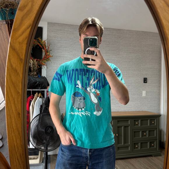 Vintage 90’s Georgetown Bugs Bunny Looney Tunes Tee Distressed - Picture 10 of 10